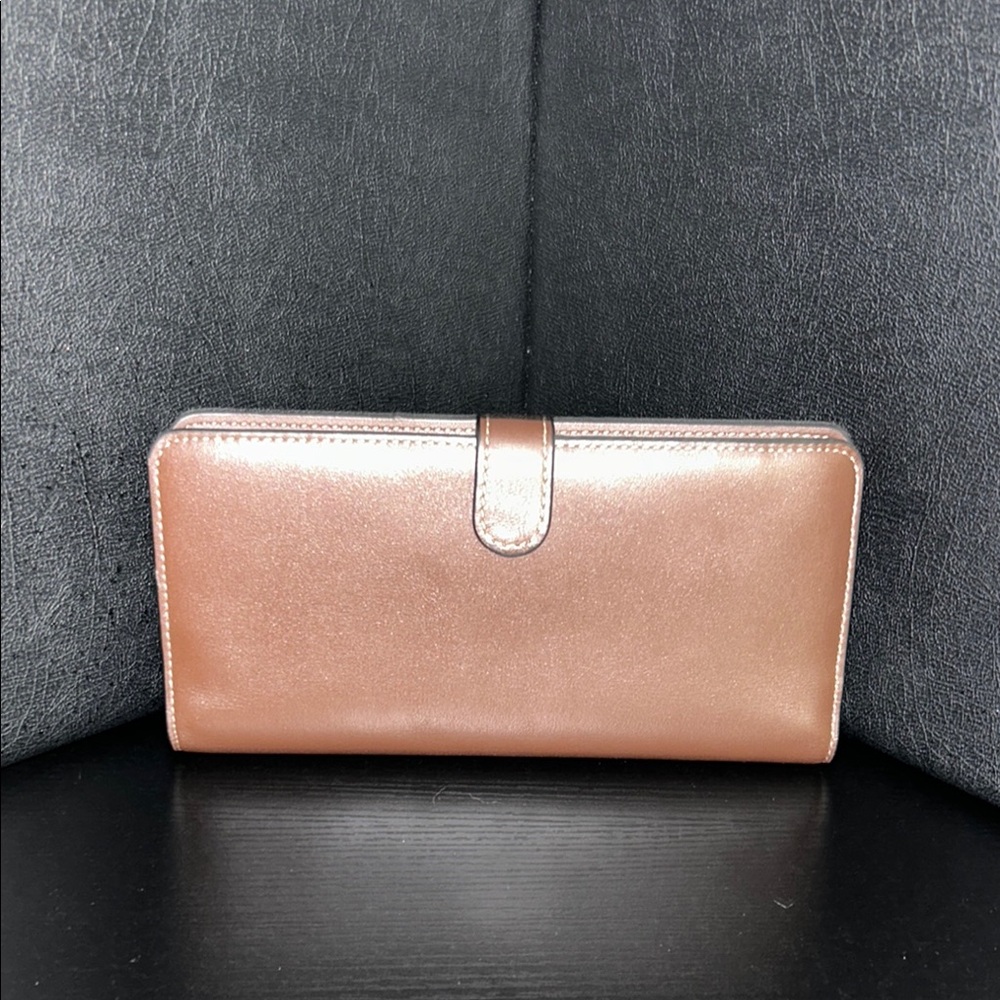 Coach Essential Slim Accordion Zip Wallet